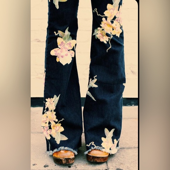 Free People Bali Miami Floral Flare Jeans Size 31 Black Boho Bell Bottom - Picture 5 of 9